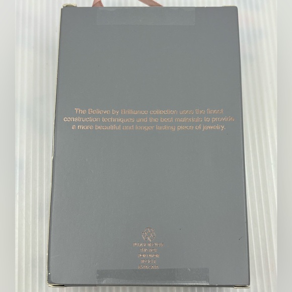 NWT Silver Plated Crystal Earrings and Pendant Set - Picture 4 of 5